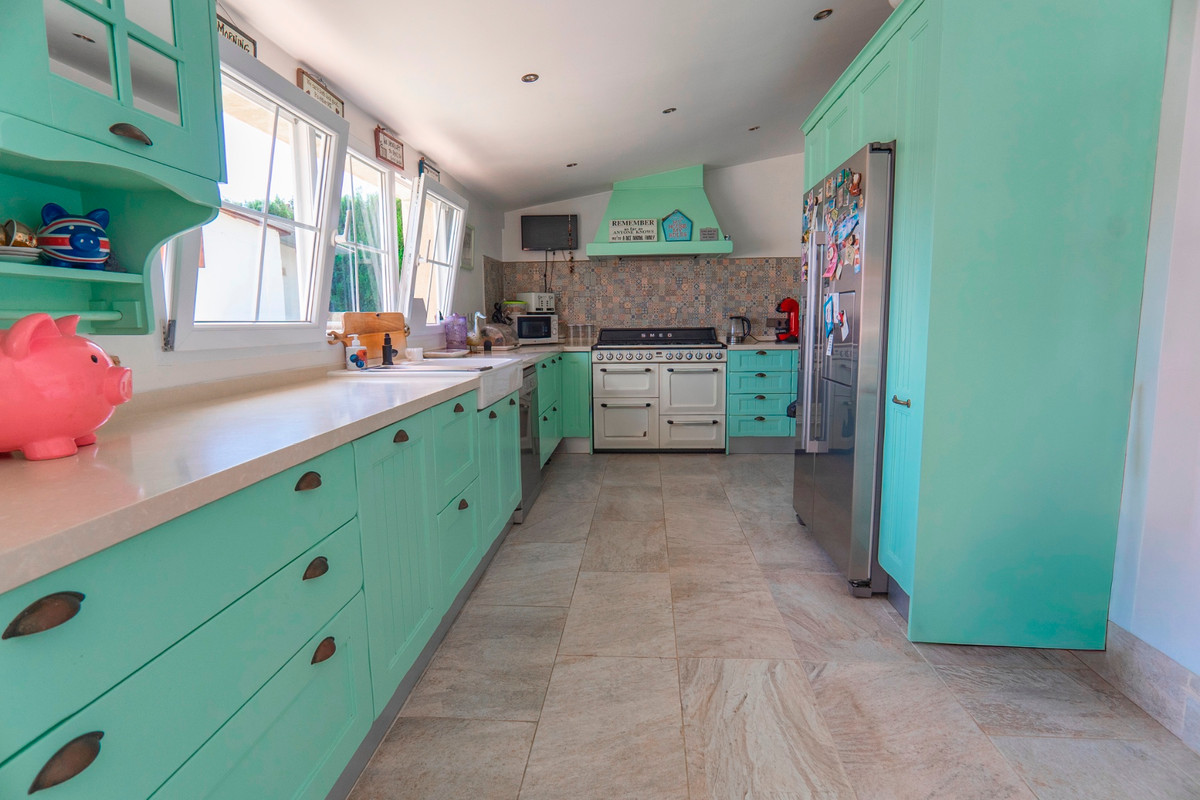 Se vende Villa - Chalet de 6 dormitorios en Costa Blanca, Alicante, España