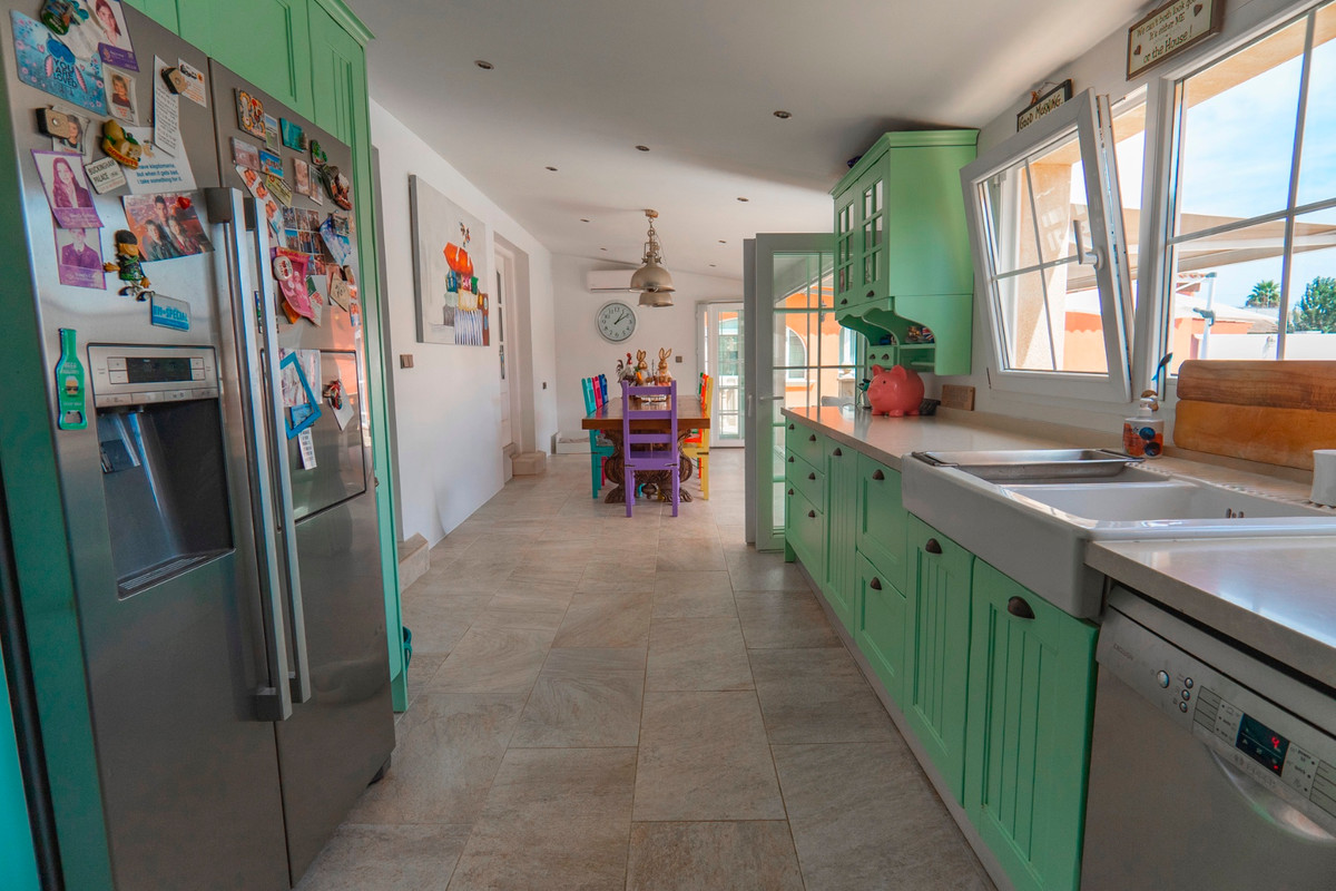 Se vende Villa - Chalet de 6 dormitorios en Costa Blanca, Alicante, España
