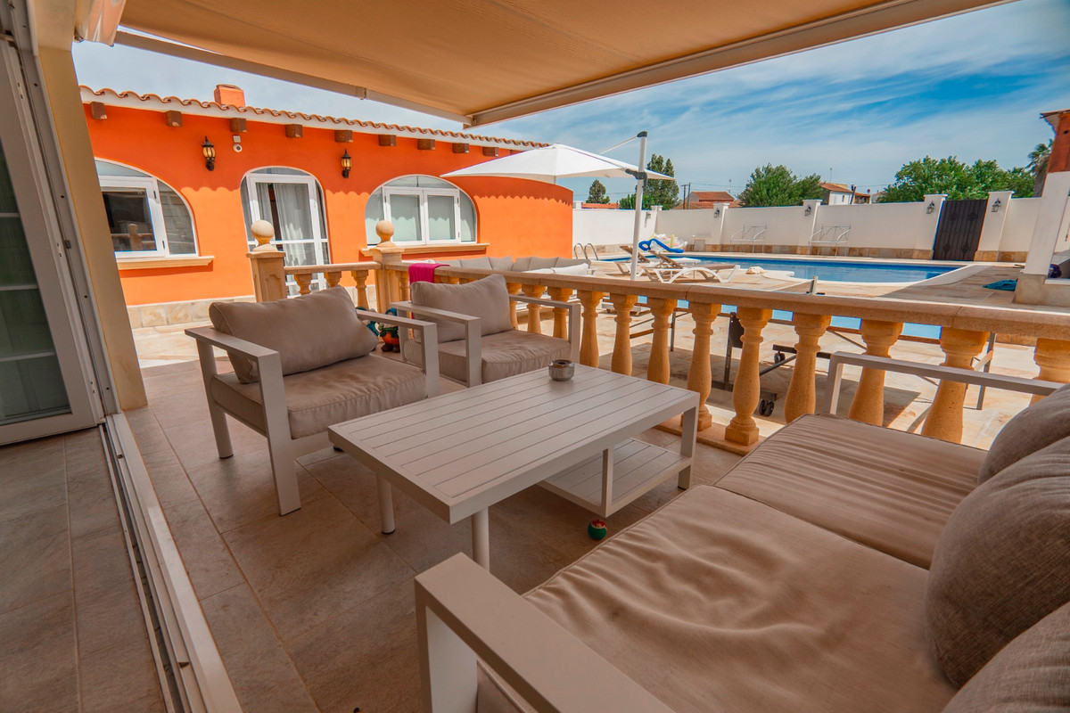 Se vende Villa - Chalet de 6 dormitorios en Costa Blanca, Alicante, España