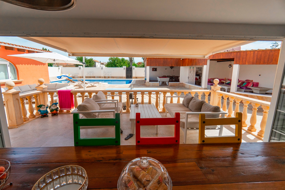 Se vende Villa - Chalet de 6 dormitorios en Costa Blanca, Alicante, España