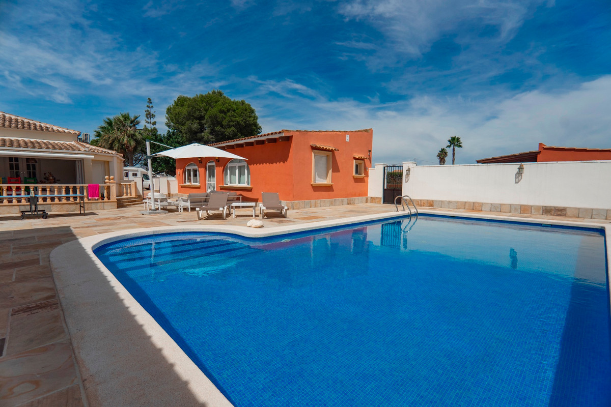 Se vende Villa - Chalet de 6 dormitorios en Costa Blanca, Alicante, España