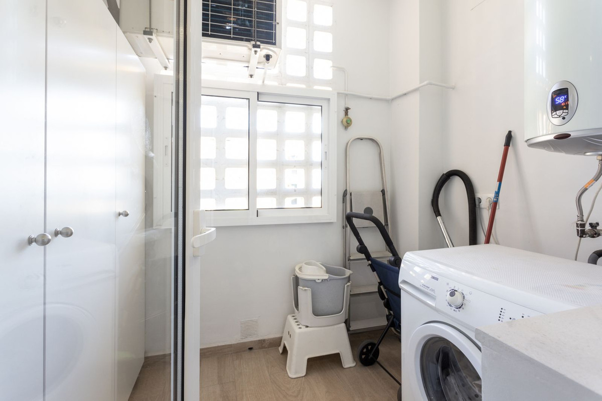 Se vende Apartamento Planta Media de 2 dormitorios en Costa Del Sol, Málaga, España