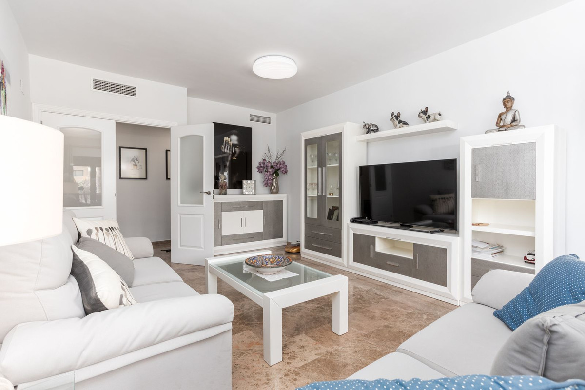 Se vende Apartamento Planta Media de 2 dormitorios en Costa Del Sol, Málaga, España
