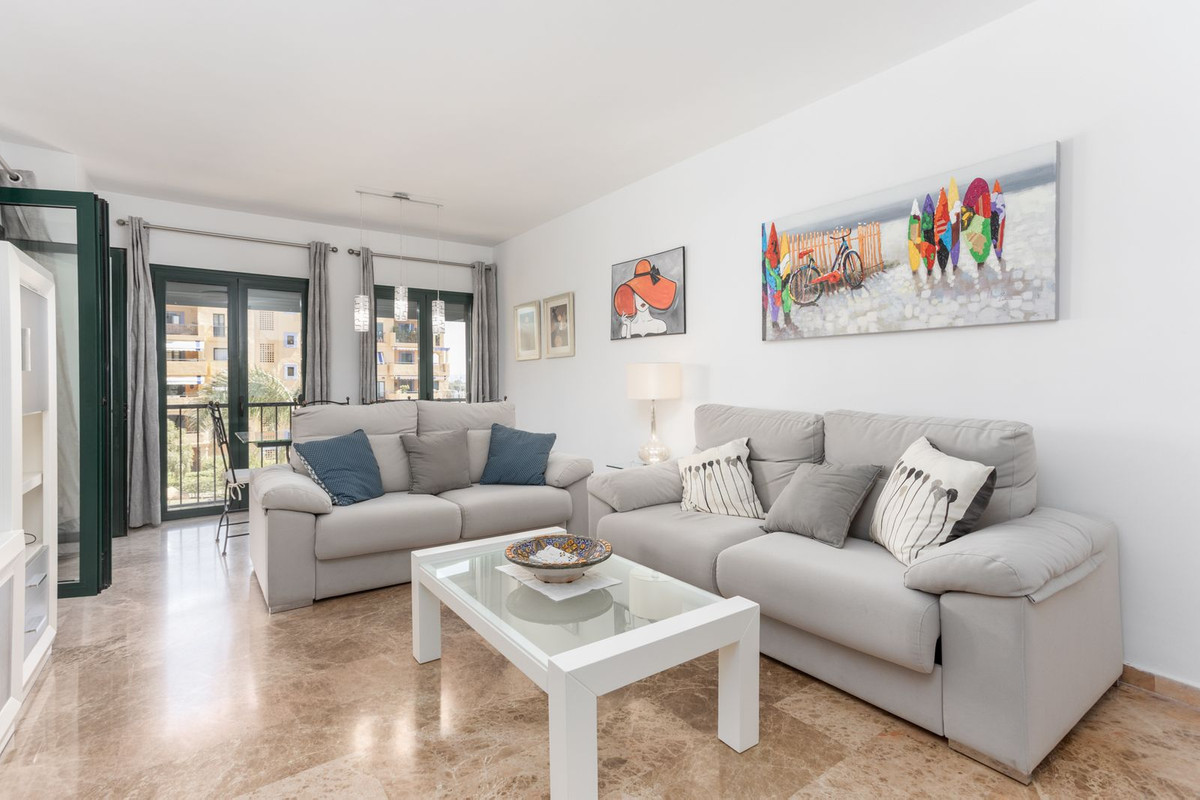 Se vende Apartamento Planta Media de 2 dormitorios en Costa Del Sol, Málaga, España