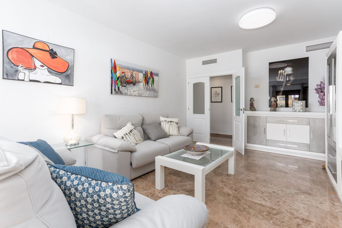Se vende Apartamento Planta Media de 2 dormitorios en Costa Del Sol, Málaga, España