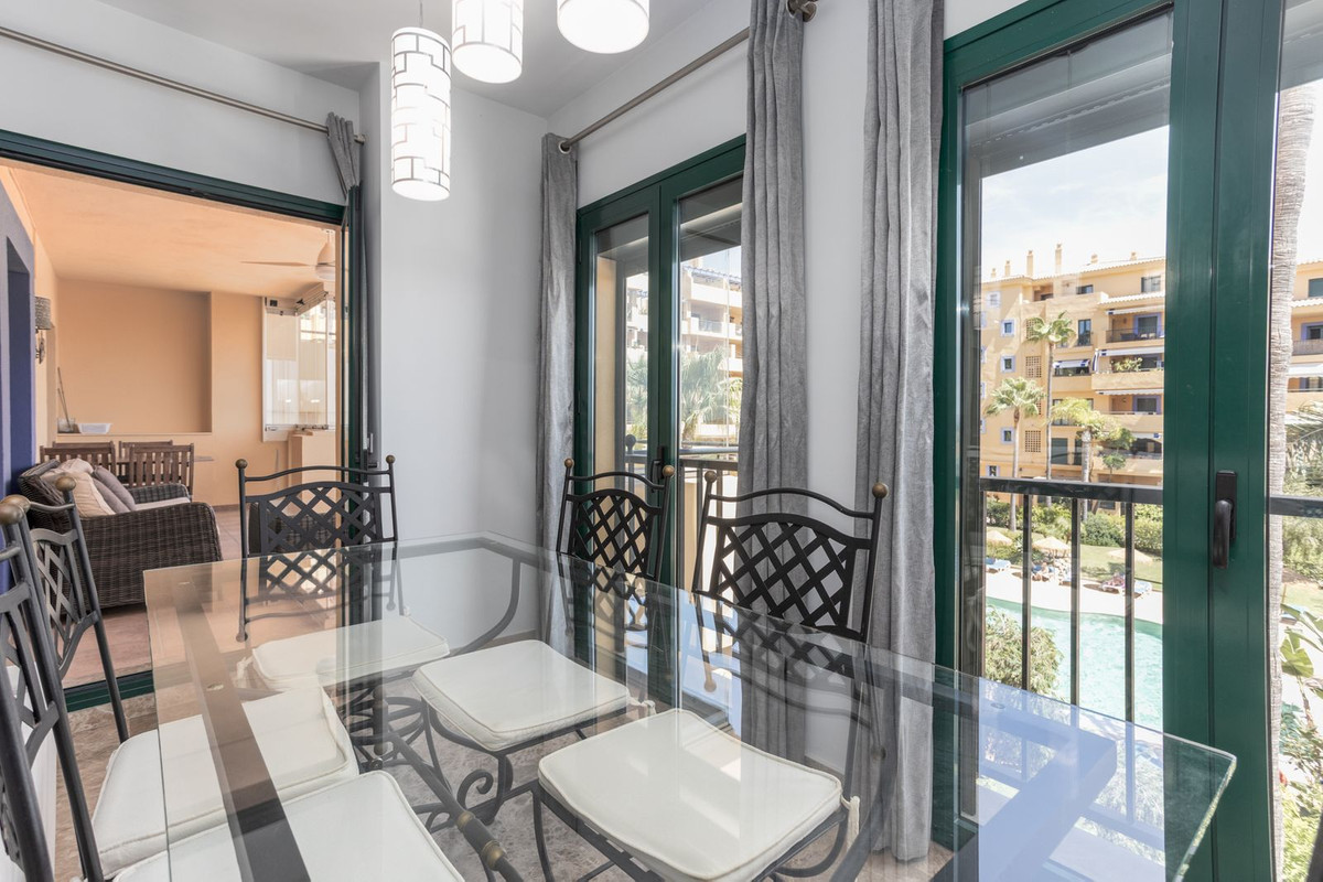 Se vende Apartamento Planta Media de 2 dormitorios en Costa Del Sol, Málaga, España