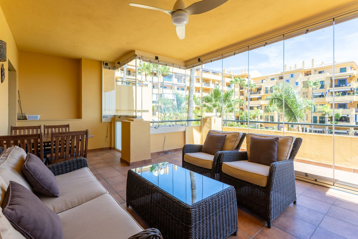 Se vende Apartamento Planta Media de 2 dormitorios en Costa Del Sol, Málaga, España