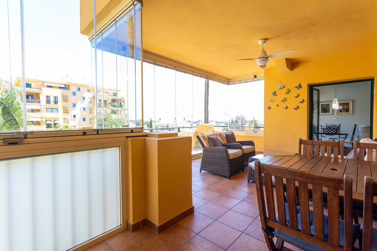 Se vende Apartamento Planta Media de 2 dormitorios en Costa Del Sol, Málaga, España