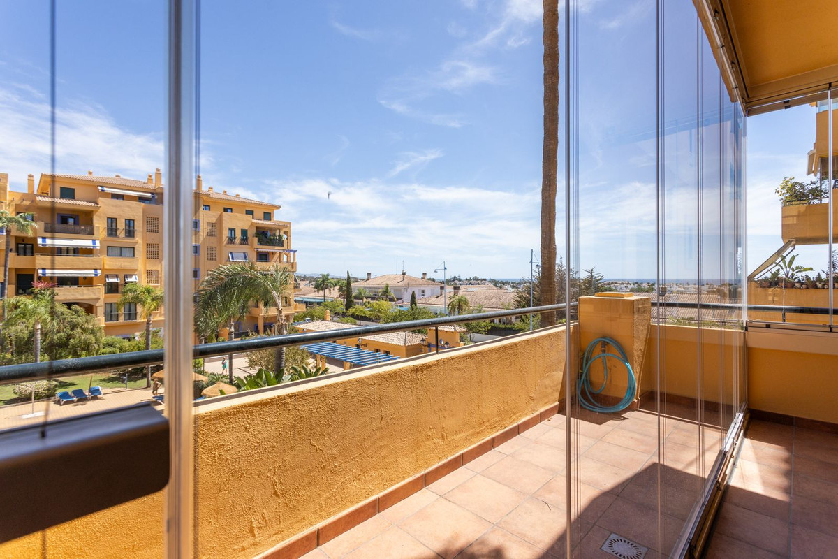 Se vende Apartamento Planta Media de 2 dormitorios en Costa Del Sol, Málaga, España