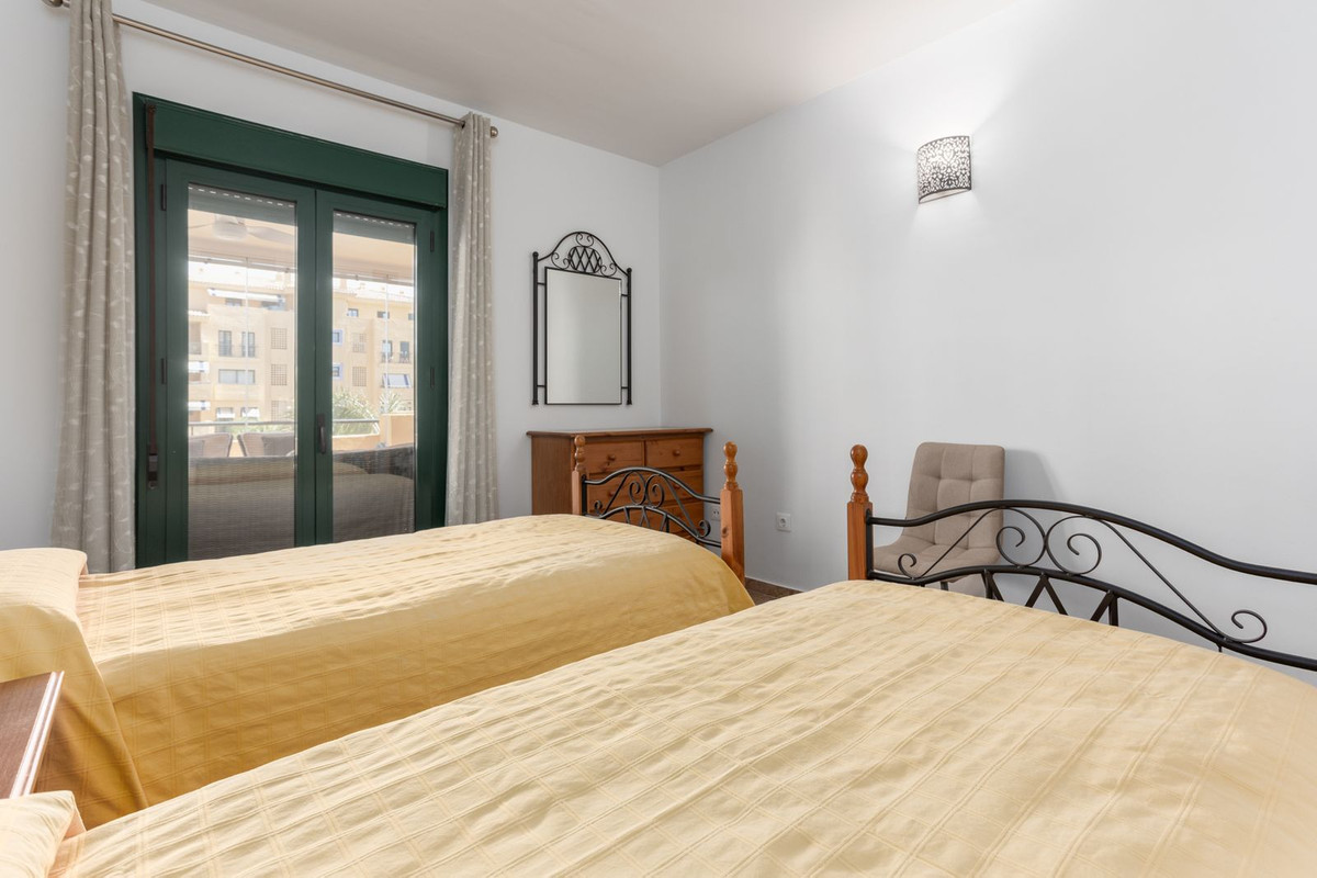Se vende Apartamento Planta Media de 2 dormitorios en Costa Del Sol, Málaga, España