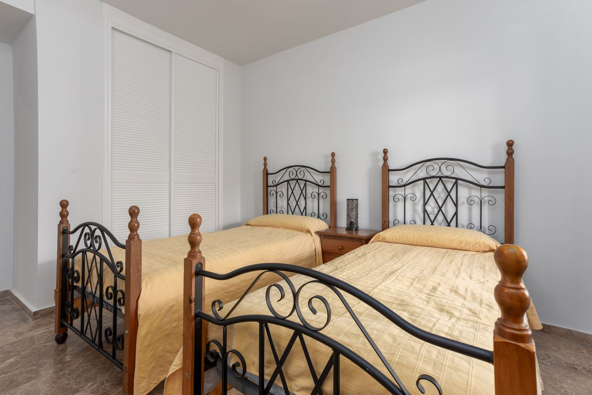 Se vende Apartamento Planta Media de 2 dormitorios en Costa Del Sol, Málaga, España