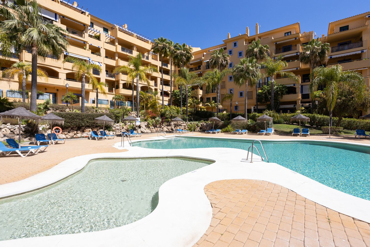 Se vende Apartamento Planta Media de 2 dormitorios en Costa Del Sol, Málaga, España