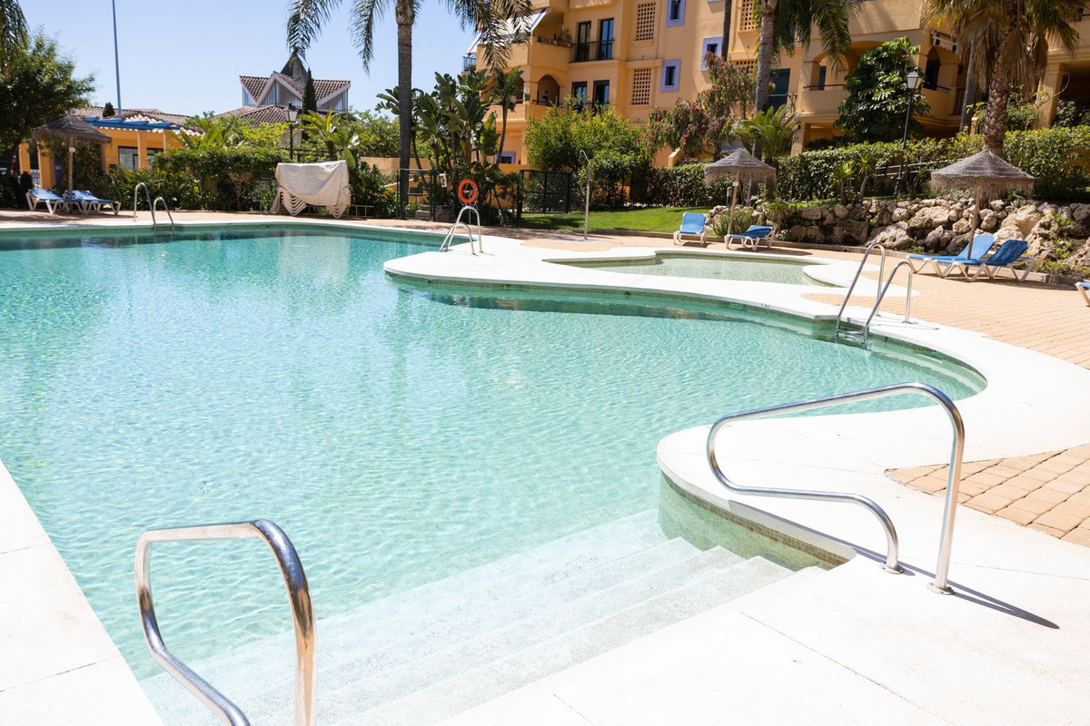 Se vende Apartamento Planta Media de 2 dormitorios en Costa Del Sol, Málaga, España