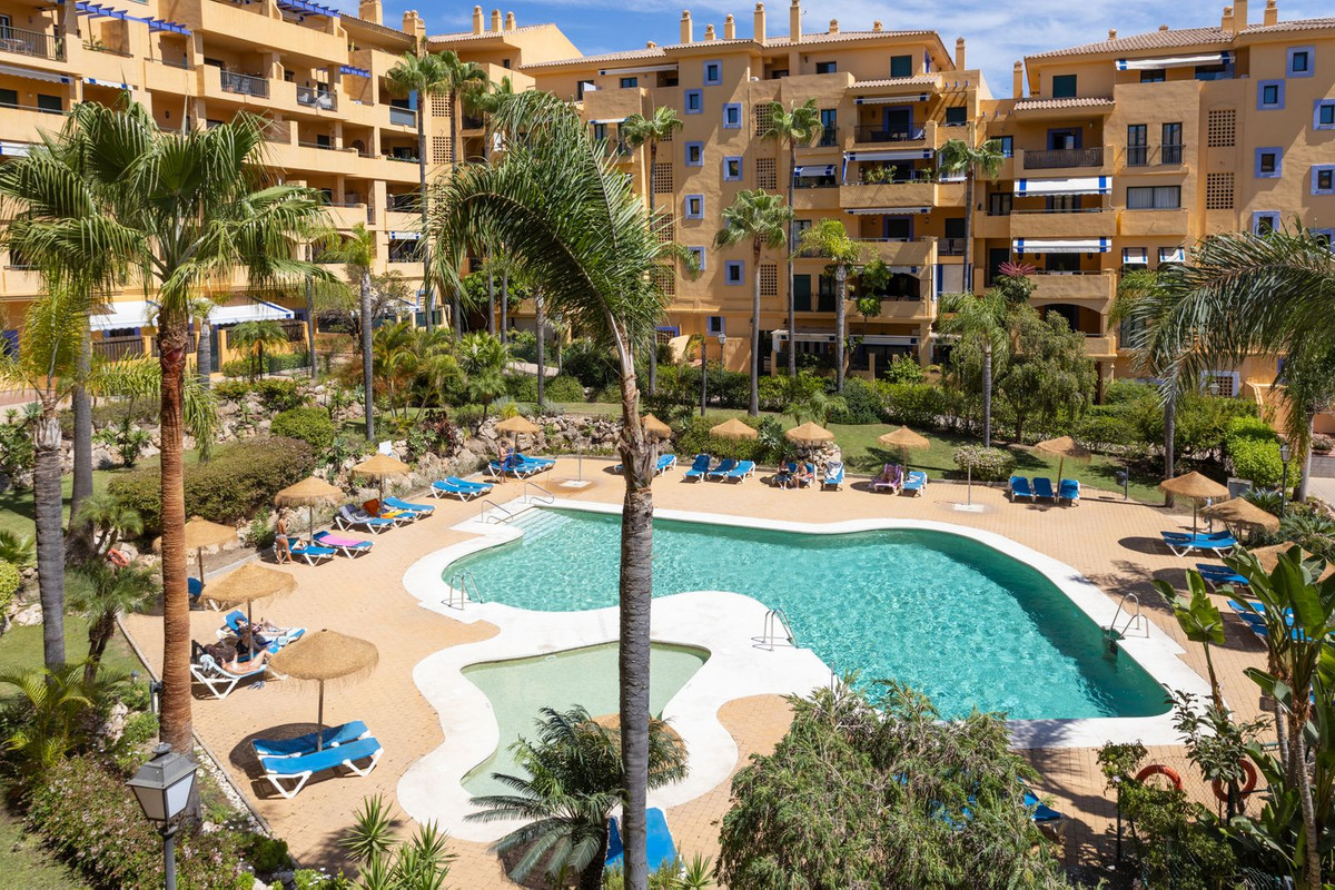 Se vende Apartamento Planta Media de 2 dormitorios en Costa Del Sol, Málaga, España