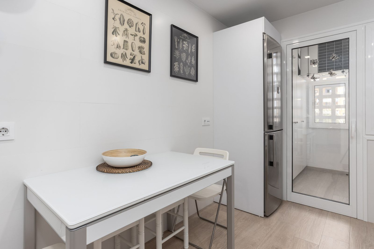 Se vende Apartamento Planta Media de 2 dormitorios en Costa Del Sol, Málaga, España
