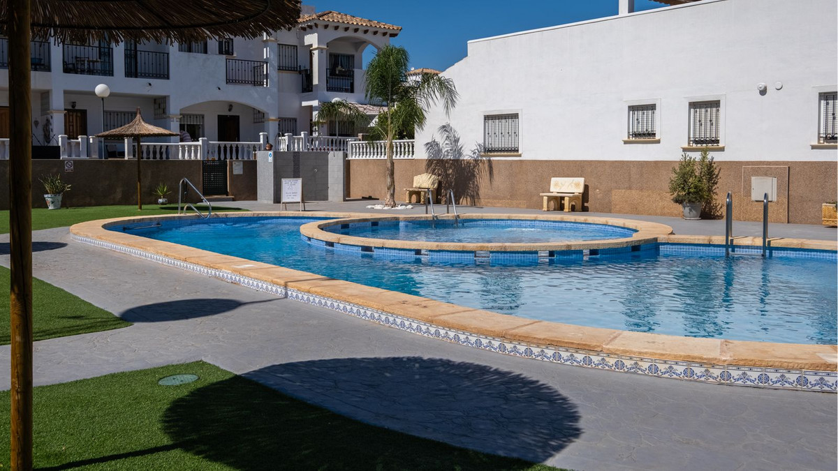 Se vende Apartamento Planta Baja de 2 dormitorios en Costa Blanca, Alicante, España