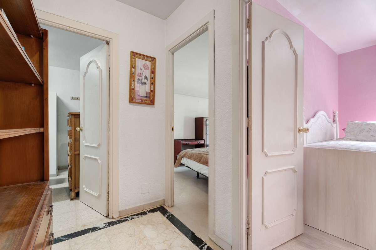 4 Bed Apartment for sale in Marbella Costa Del Sol, Málaga, Spain