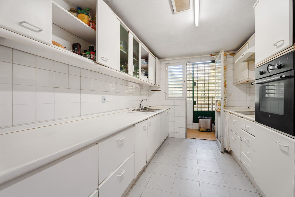 4 Bed Apartment for sale in Marbella Costa Del Sol, Málaga, Spain