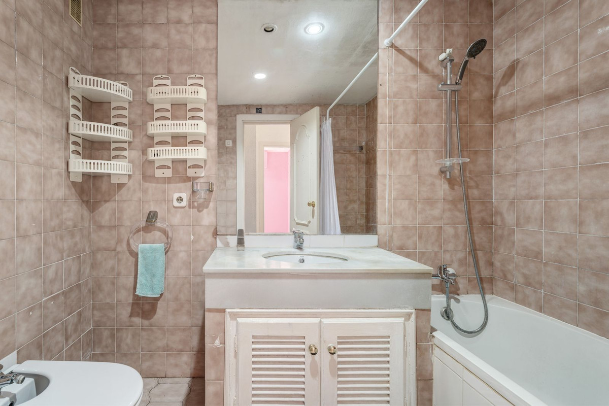4 Bed Apartment for sale in Marbella Costa Del Sol, Málaga, Spain