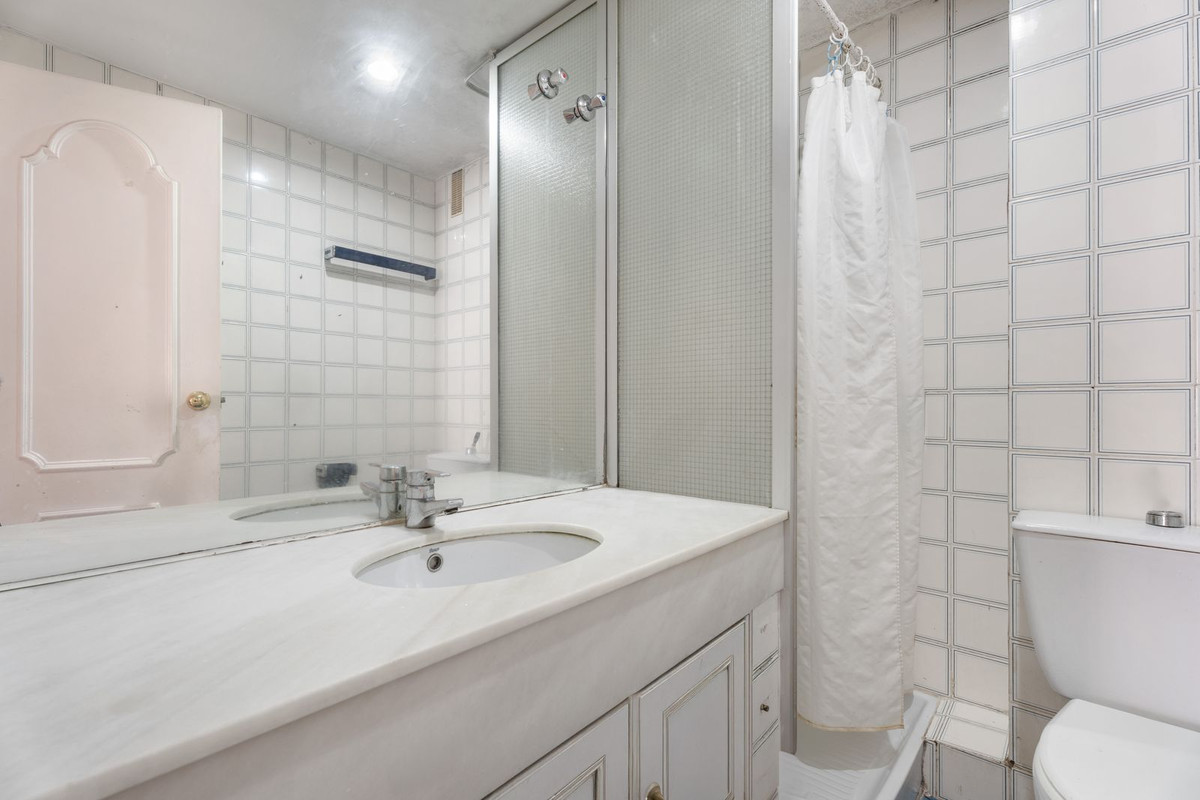4 Bed Apartment for sale in Marbella Costa Del Sol, Málaga, Spain