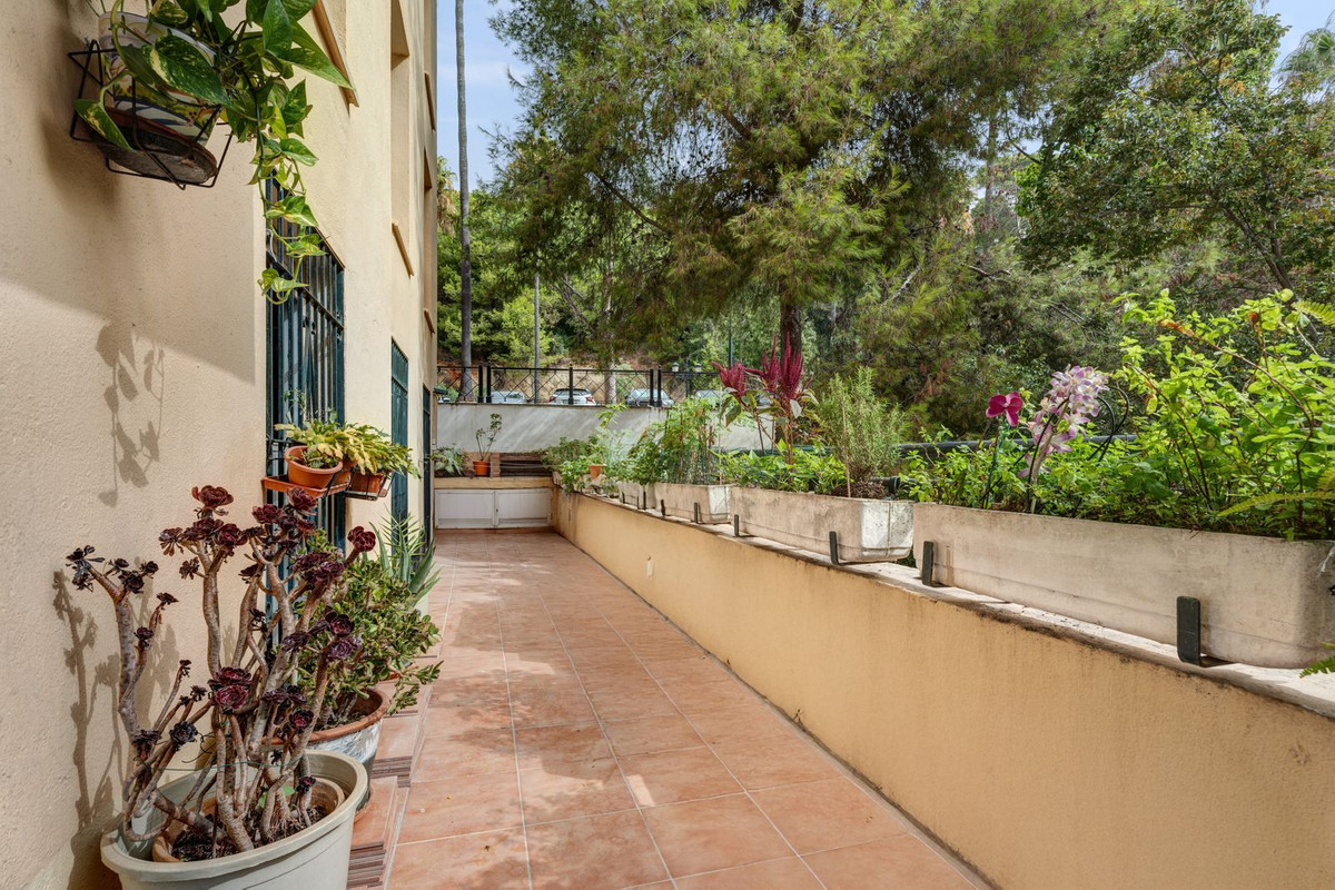 4 Bed Apartment for sale in Marbella Costa Del Sol, Málaga, Spain