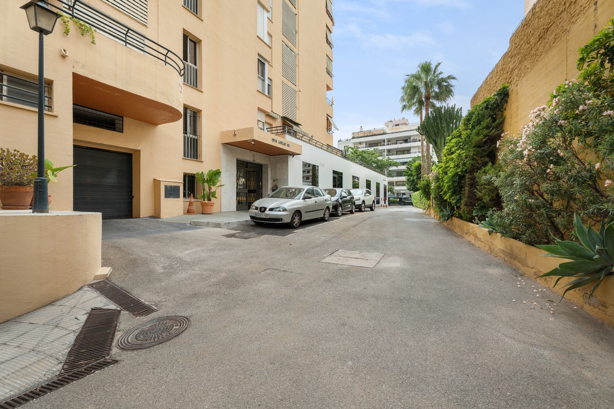 4 Bed Apartment for sale in Marbella Costa Del Sol, Málaga, Spain