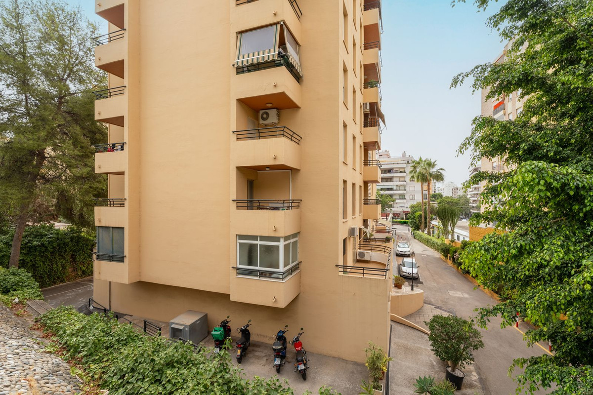 4 Bed Apartment for sale in Marbella Costa Del Sol, Málaga, Spain