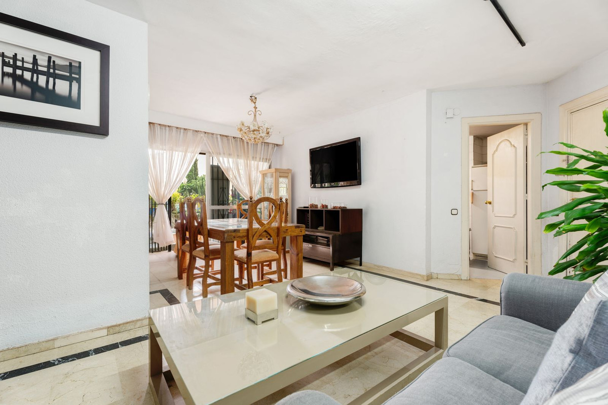 4 Bed Apartment for sale in Marbella Costa Del Sol, Málaga, Spain