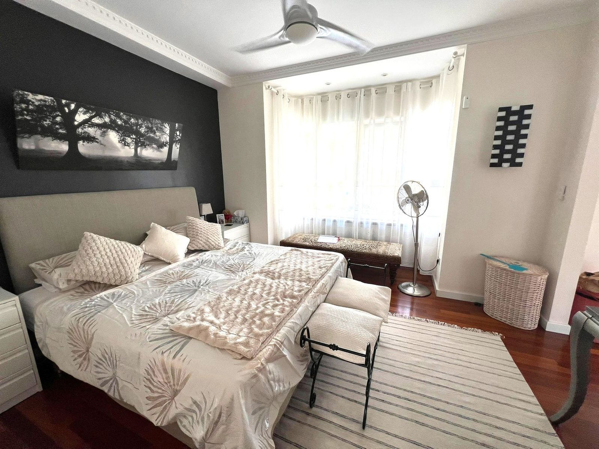 6 Bed Townhouse for sale in Sierrezuela Costa Del Sol, Málaga, Spain