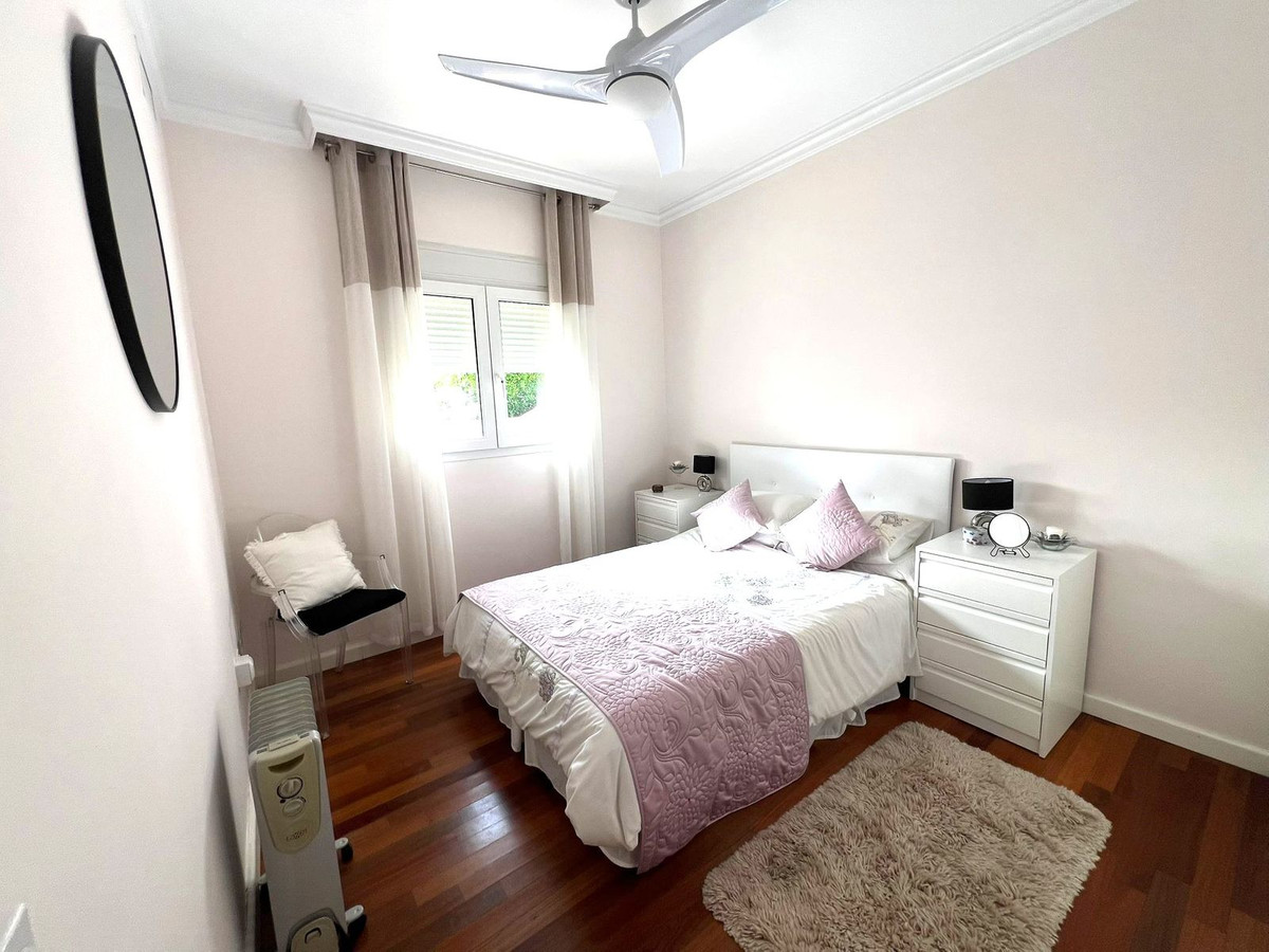 6 Bed Townhouse for sale in Sierrezuela Costa Del Sol, Málaga, Spain