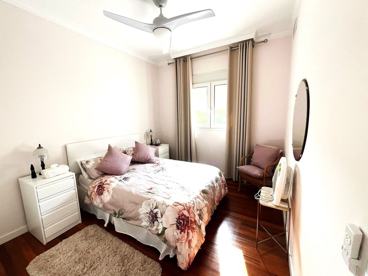 6 Bed Townhouse for sale in Sierrezuela Costa Del Sol, Málaga, Spain