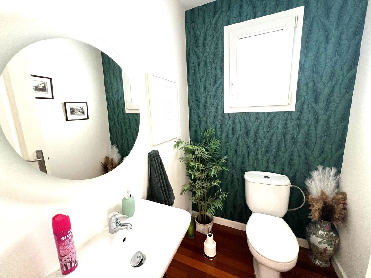 6 Bed Townhouse for sale in Sierrezuela Costa Del Sol, Málaga, Spain