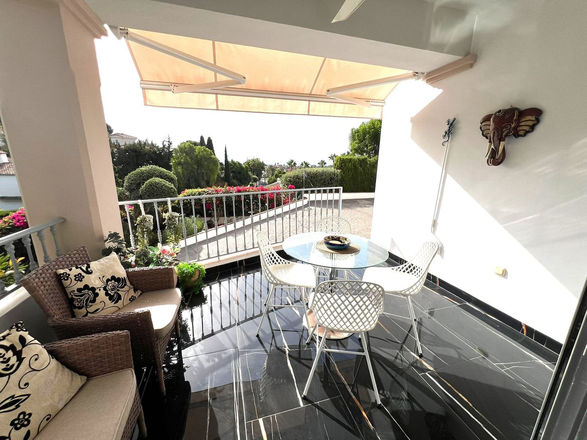 6 Bed Townhouse for sale in Sierrezuela Costa Del Sol, Málaga, Spain