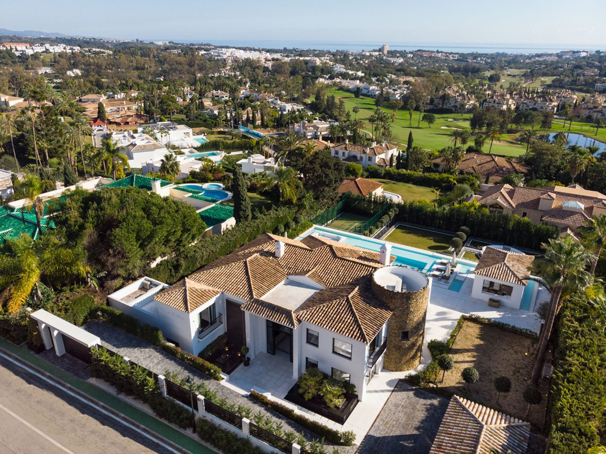 5 Bed Townhouse for sale in Marbella Costa Del Sol, Málaga, Spain