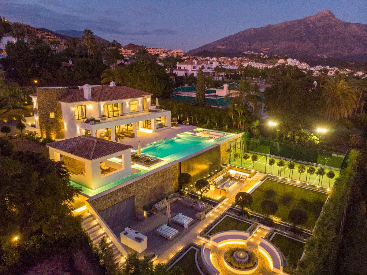 5 Bed Townhouse for sale in Marbella Costa Del Sol, Málaga, Spain