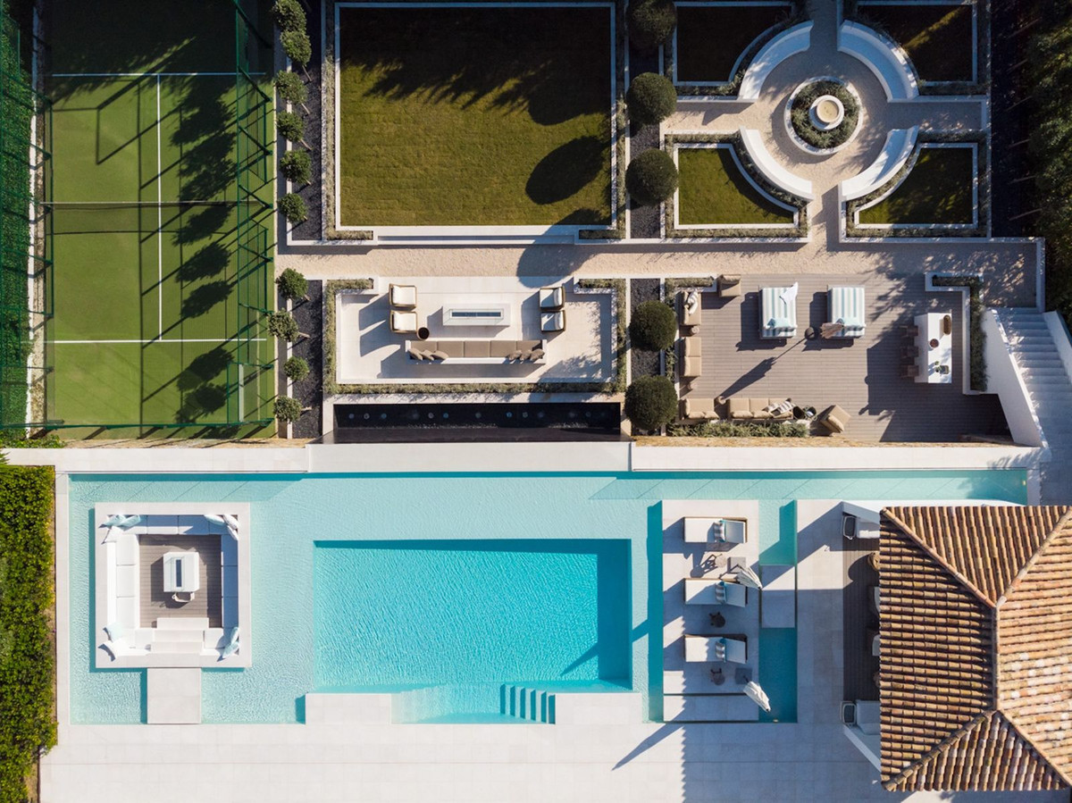 5 Bed Townhouse for sale in Marbella Costa Del Sol, Málaga, Spain