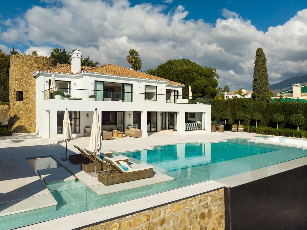 5 Bed Townhouse for sale in Marbella Costa Del Sol, Málaga, Spain