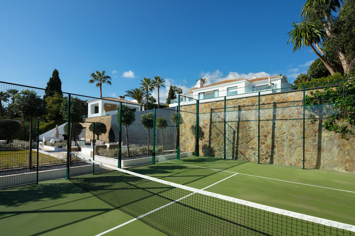 5 Bed Townhouse for sale in Marbella Costa Del Sol, Málaga, Spain
