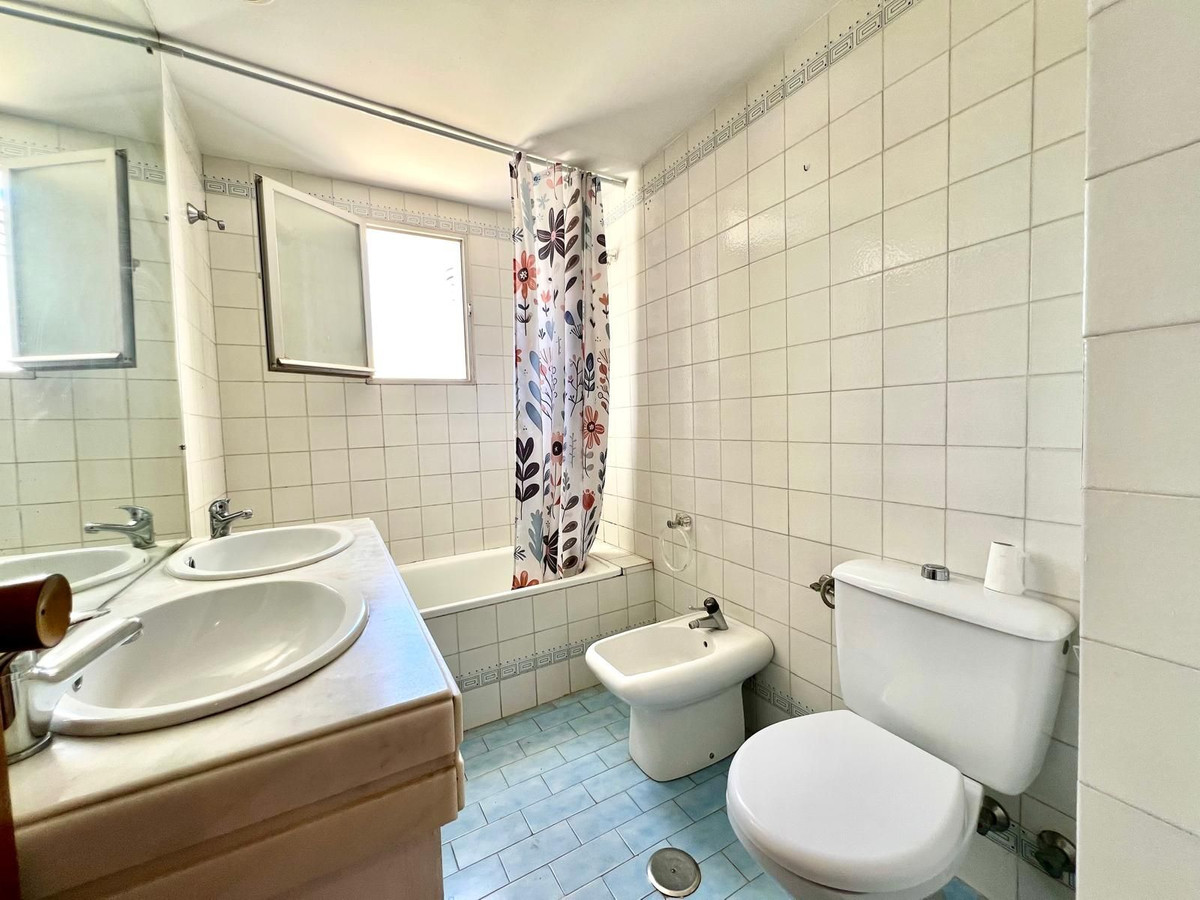 Se vende Apartamento en Planta Última de 3 dormitorios en Costa Del Sol, Málaga, España