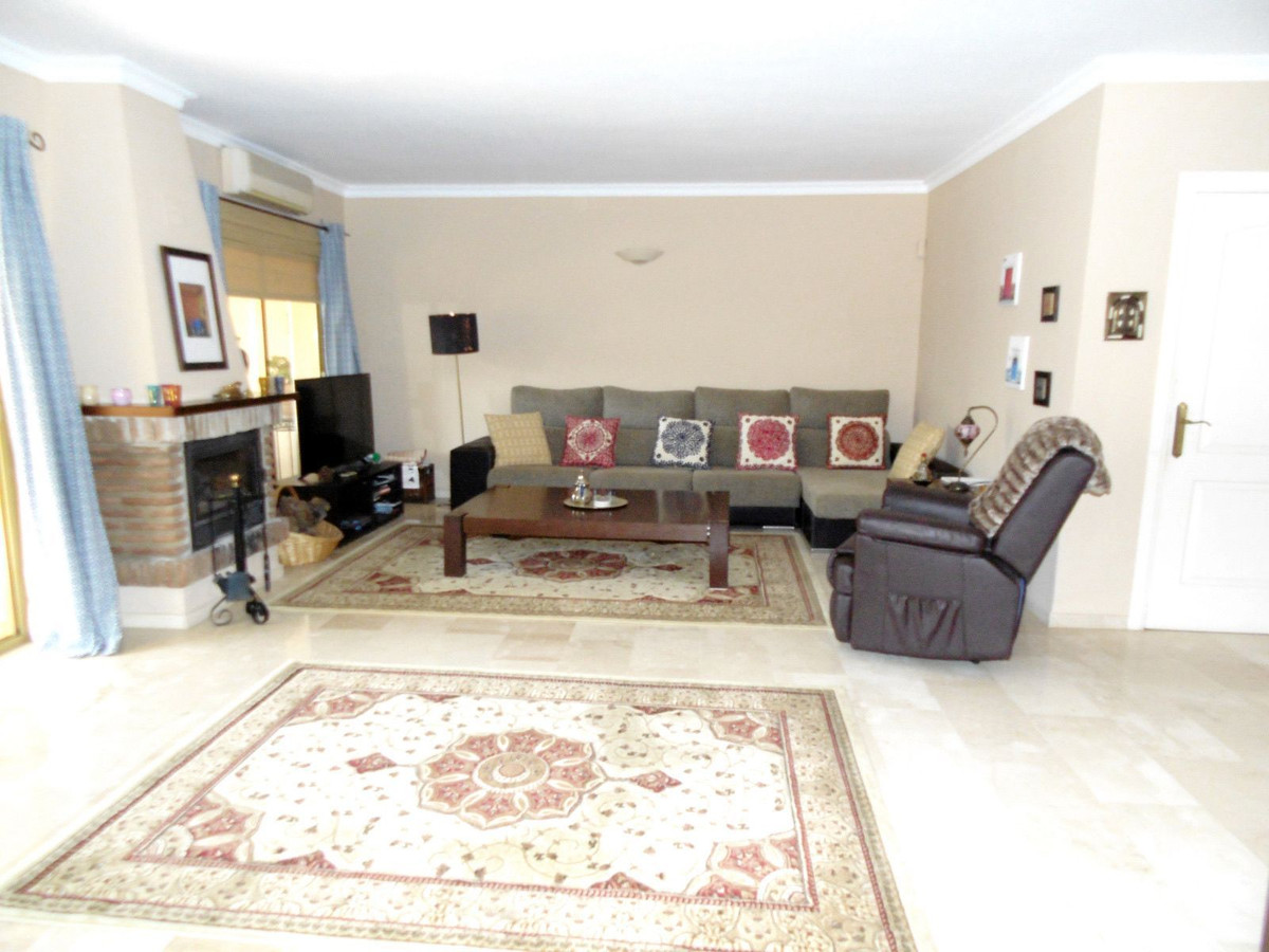 4 Bed Townhouse for sale in Sierrezuela Costa Del Sol, Málaga, Spain