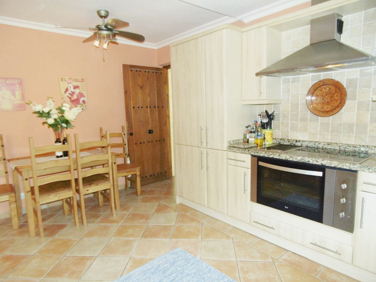 4 Bed Townhouse for sale in Sierrezuela Costa Del Sol, Málaga, Spain