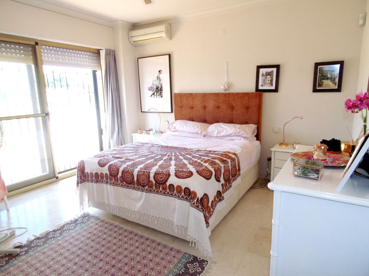 4 Bed Townhouse for sale in Sierrezuela Costa Del Sol, Málaga, Spain