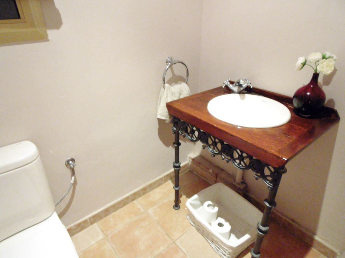 4 Bed Townhouse for sale in Sierrezuela Costa Del Sol, Málaga, Spain