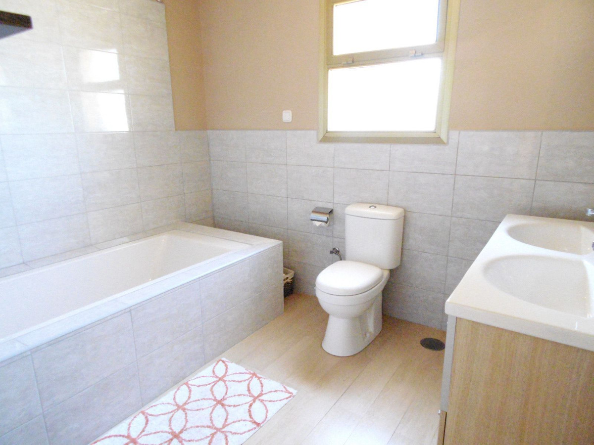 4 Bed Townhouse for sale in Sierrezuela Costa Del Sol, Málaga, Spain