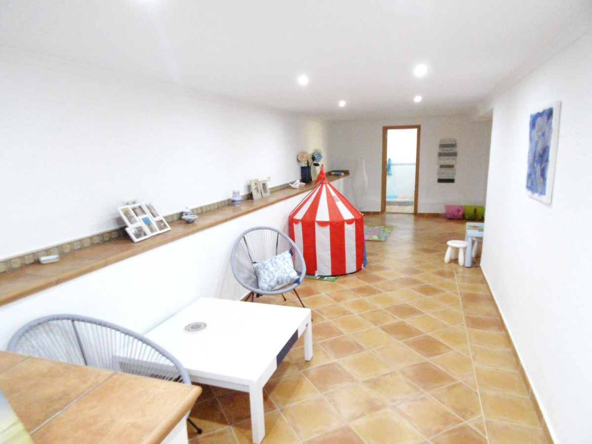 4 Bed Townhouse for sale in Sierrezuela Costa Del Sol, Málaga, Spain