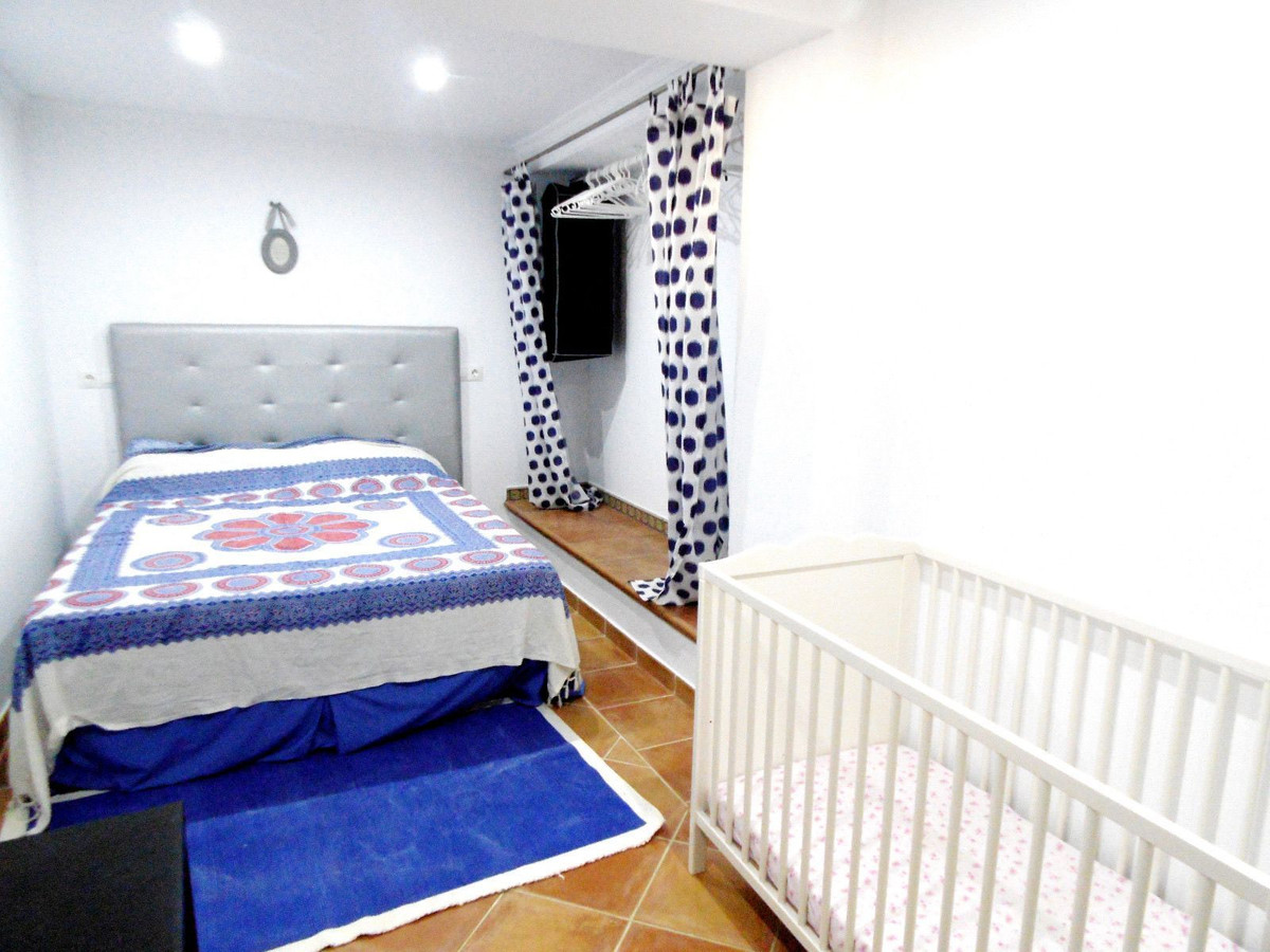 4 Bed Townhouse for sale in Sierrezuela Costa Del Sol, Málaga, Spain