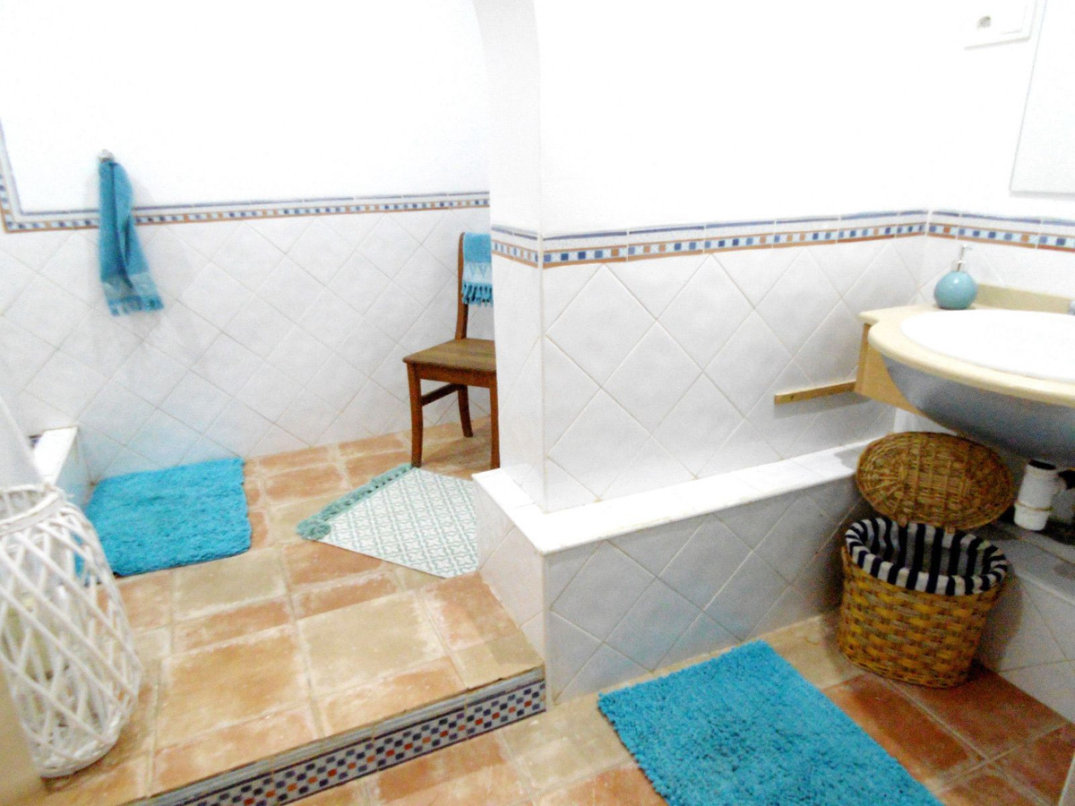 4 Bed Townhouse for sale in Sierrezuela Costa Del Sol, Málaga, Spain