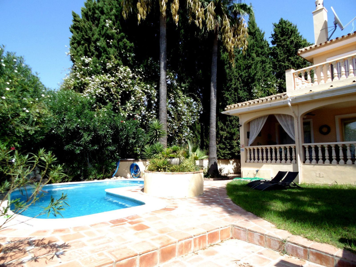 4 Bed Townhouse for sale in Sierrezuela Costa Del Sol, Málaga, Spain