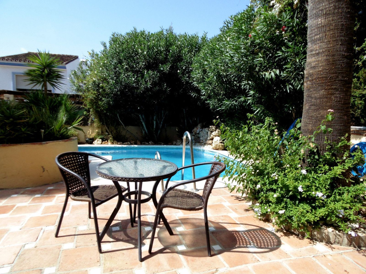 4 Bed Townhouse for sale in Sierrezuela Costa Del Sol, Málaga, Spain