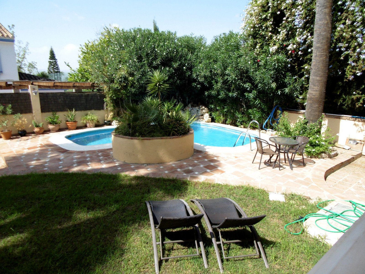 4 Bed Townhouse for sale in Sierrezuela Costa Del Sol, Málaga, Spain